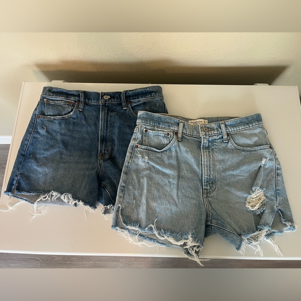 Abercrombie & Fitch Denim Shorts Size 28/6 - The 4”Mom Short High Rise